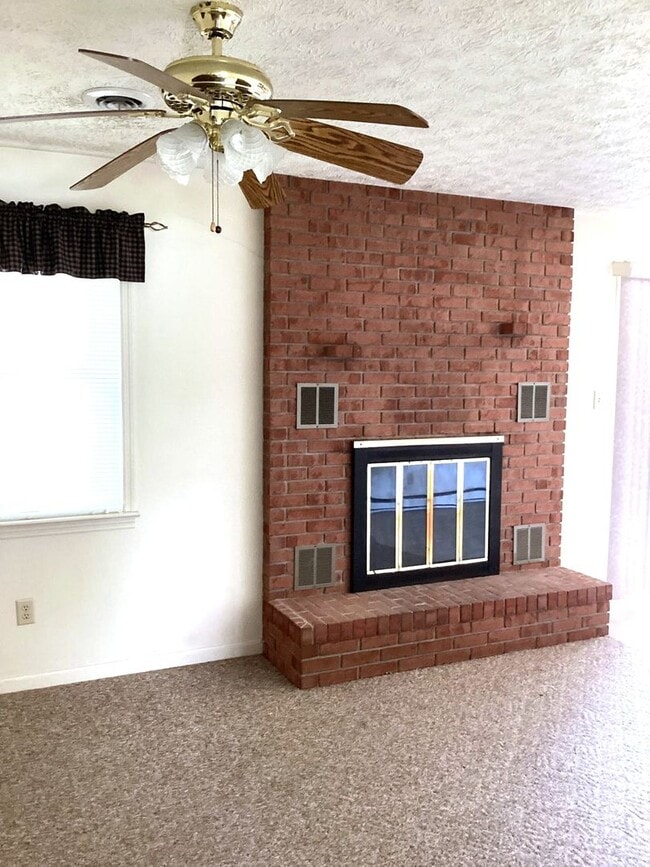 Photo - Spacious 3-Bed, 2.5-Bath Ranch-Style Home ...