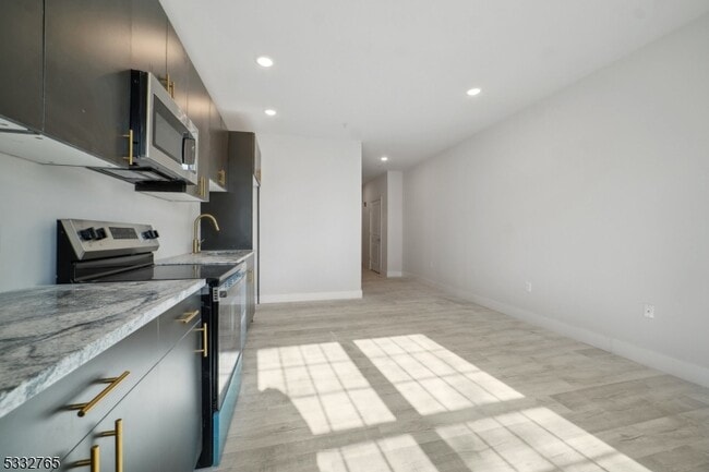 Photo - 227 N Walnut St Unit 415