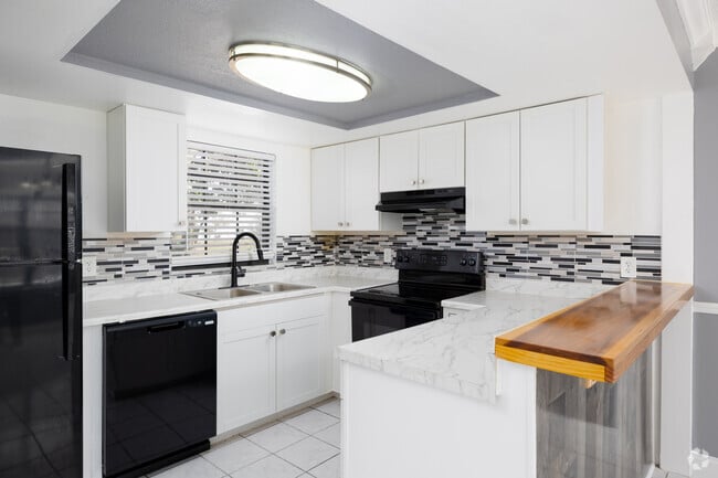 Building Photo - Lago Vista Apartments