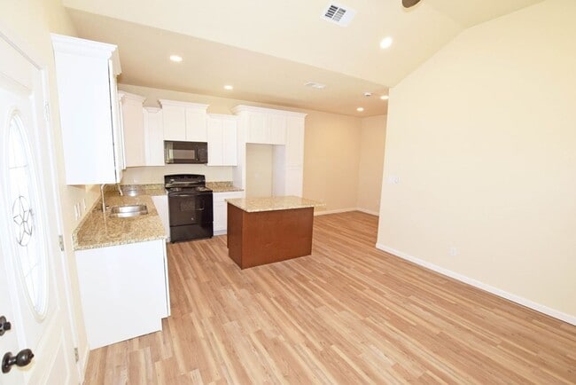 Photo - 1010 N Eva Ave