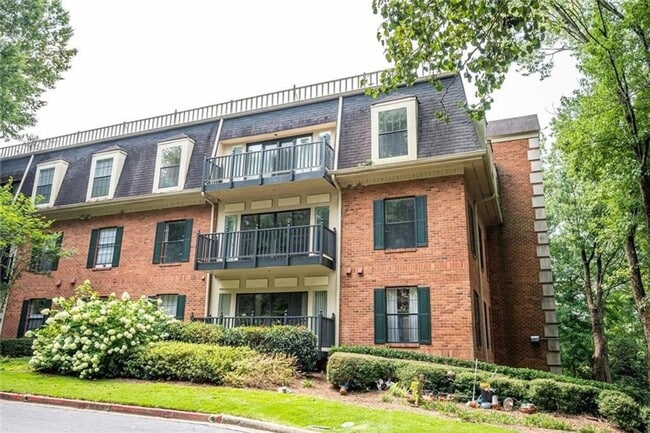 Building Photo - 26202 Plantation Dr NE