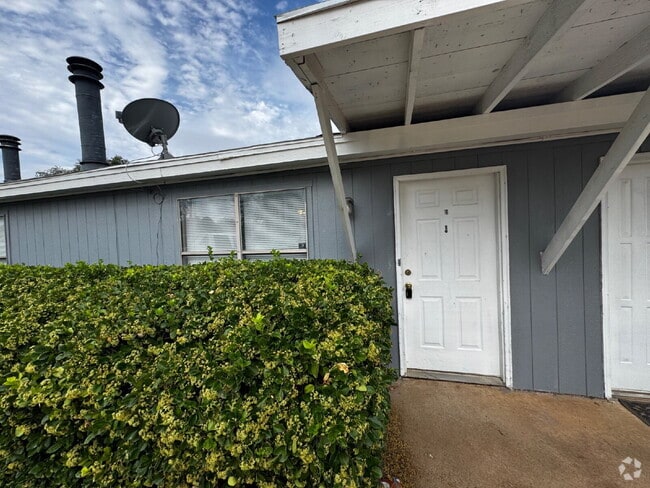 Building Photo - Beautiful One Bedroom Quadruplex on Cul-de... Rental
