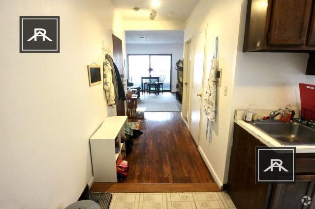 Building Photo - 2 bedroom in Brighton MA 02135 Unit 5 COPY Rental
