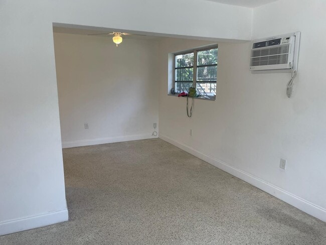 Photo - 585 SW 13th Ave Unit One