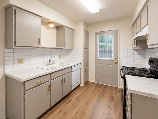 2 Bedroom 2 Bath Duplex for Lease in Benbrook! $350 OFF 1st Month Rent with 18 Month Lease!