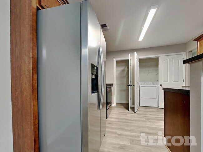 Photo - 6884 White Walnut Way