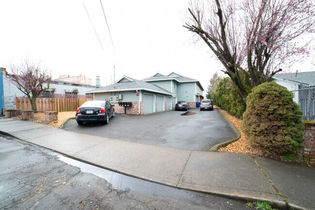 Building Photo - 3411-3423-3423 SE 85th Ave Unit 3415