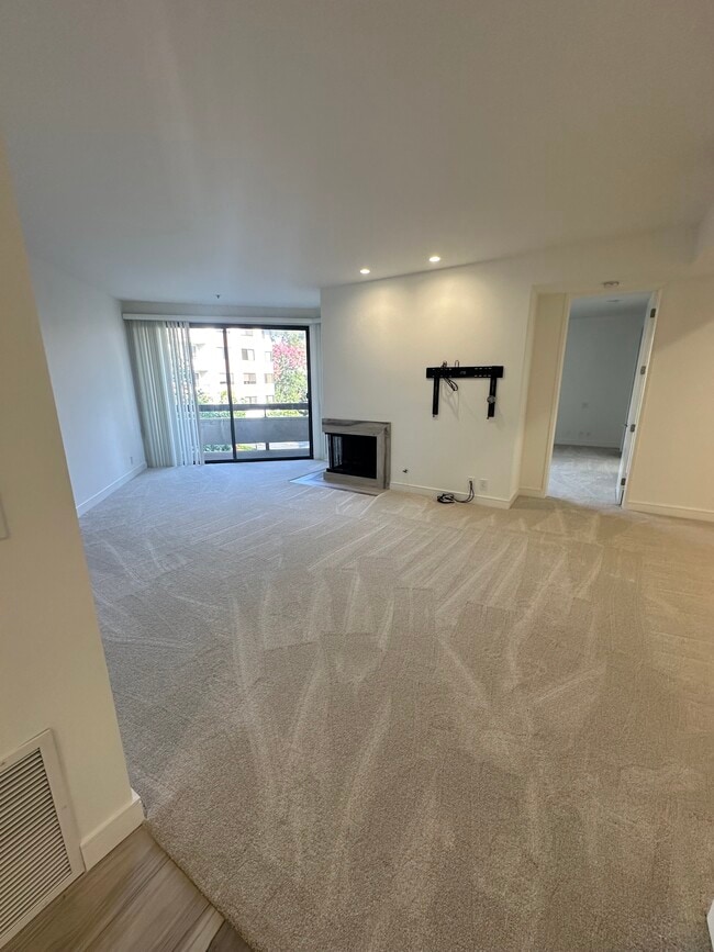 Building Photo - 2131 Century Park Ln Unit #218
