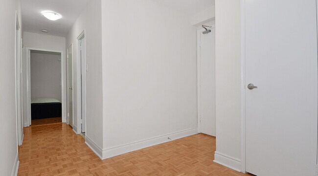 Photo - 214 St George St Unit 00409