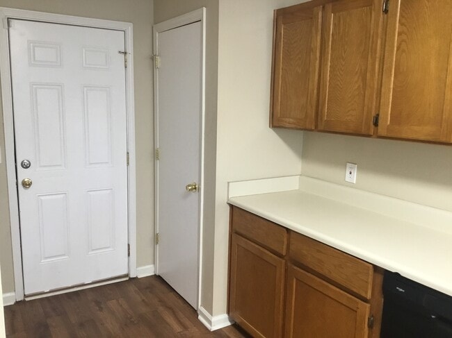 121 Marsh Edge Ln