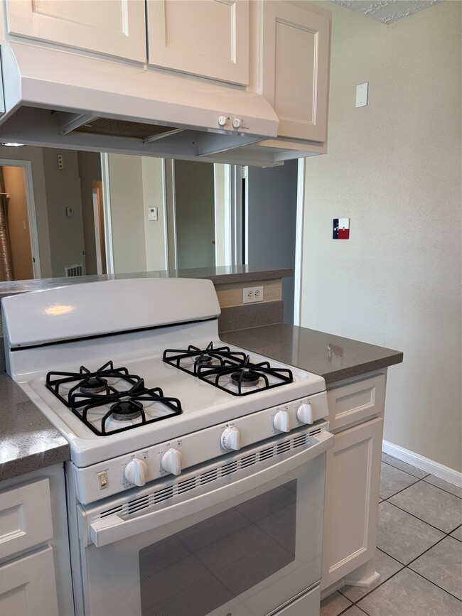 Photo - 1726 Oakwell Ln