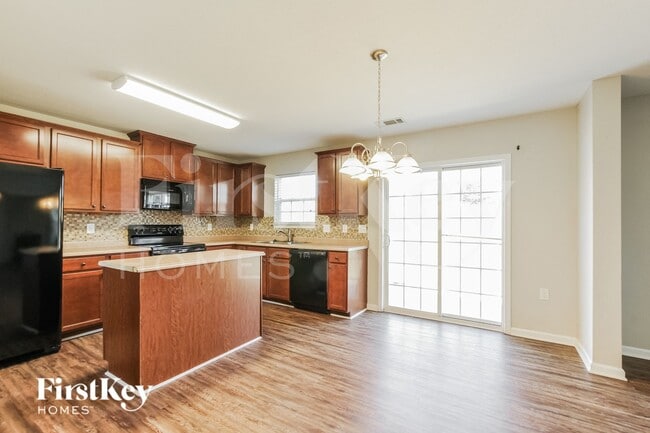 Photo - 2936 Village Center Dr