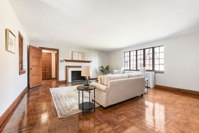 Building Photo - 303 E 10th Ave Unit 3