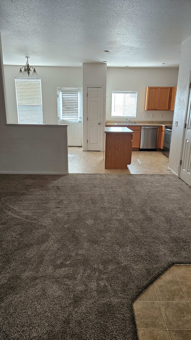 Living Rm / Kichen - 2761 Tumblewood Grv