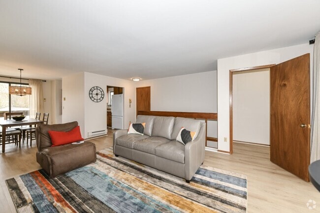 Building Photo - 1875 Haymarket Rd Unit #20 Rental