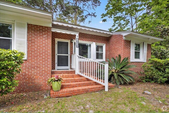 Building Photo - 1936 Greenwood Dr Rental