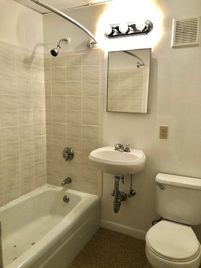 Photo - 1Br/1Bth. Great location! Hot Water included!