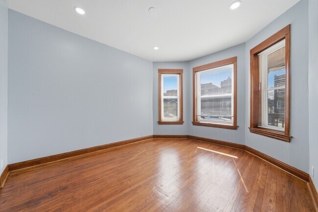 Photo - 4044 W Potomac Ave