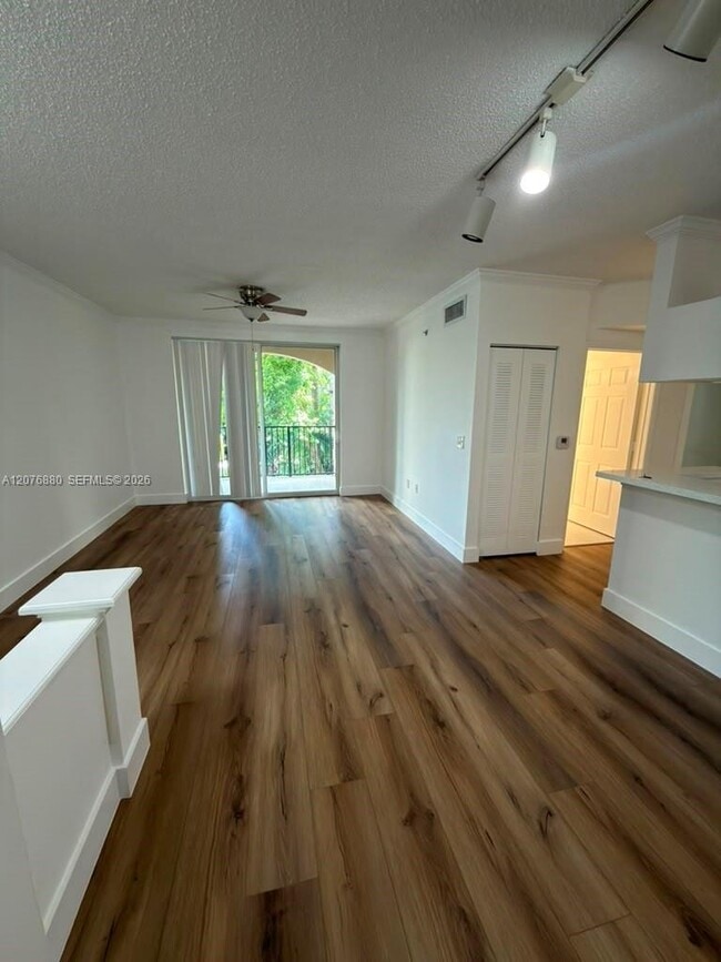 Building Photo - 17145 N Bay Rd Unit 4202