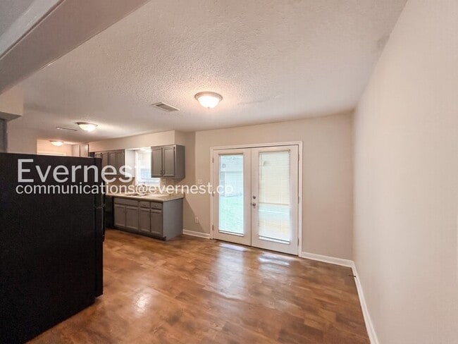 Photo - 5884 Caroline Dr