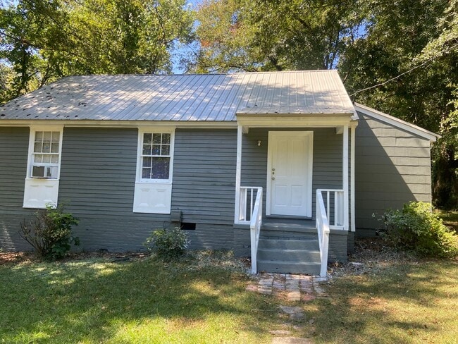 Building Photo - ***UPCOMING***2 or 3 Bedroom / 1 Bathroom ... Rental