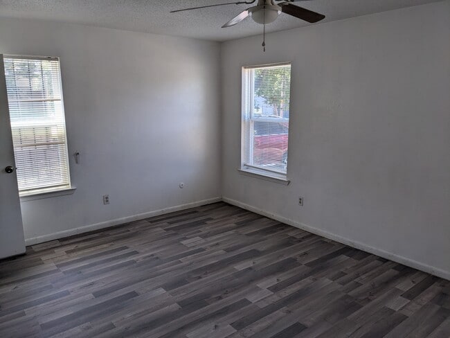 Building Photo - 2605 N Ayers Ave Unit Downstairs