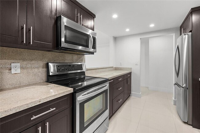 Photo - 2457 Collins Ave Unit 307
