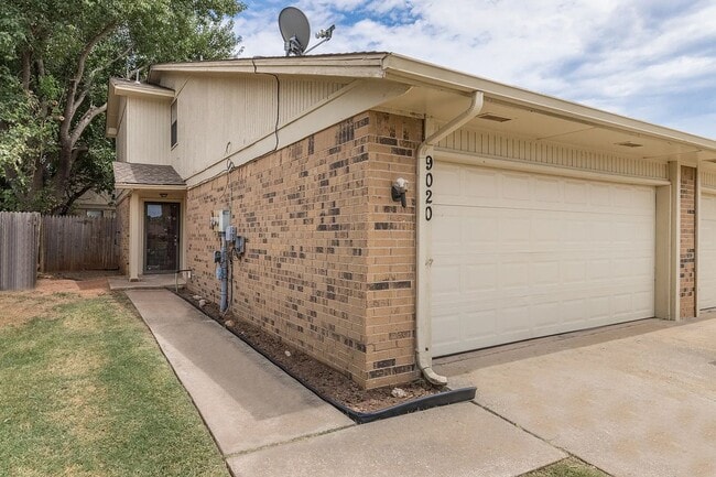 Photo - Beautiful 2BD/2.5 BTH Home Right off of NW Expressway and Shopping Areas