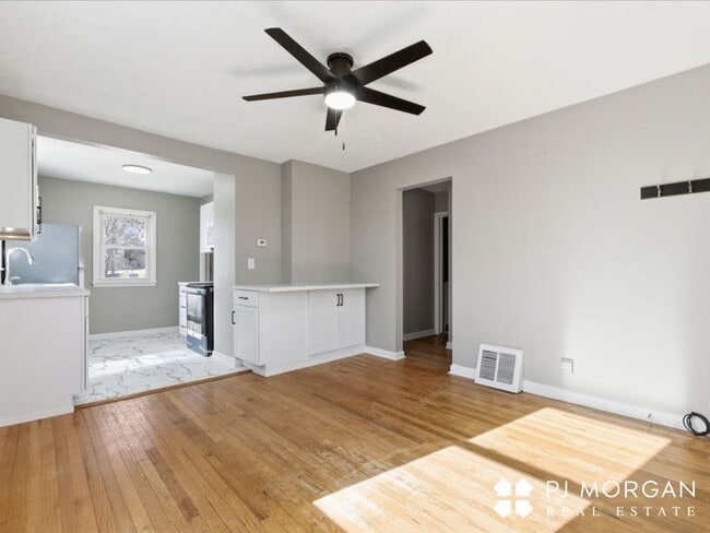 Photo - 830 S 49th Ave