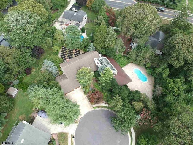 Photo - 2 Woodstock Dr