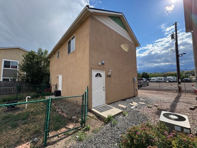 Building Photo - Perfect 1Bed 1Bath Unit right by I-25!!!