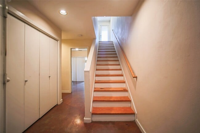 Photo - 6913 Yellowstone Way Dr
