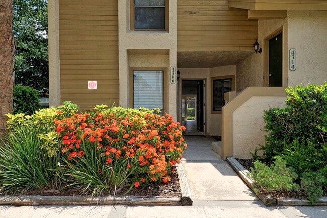 Building Photo - Spacious 2bd 2bth home with bonus room!