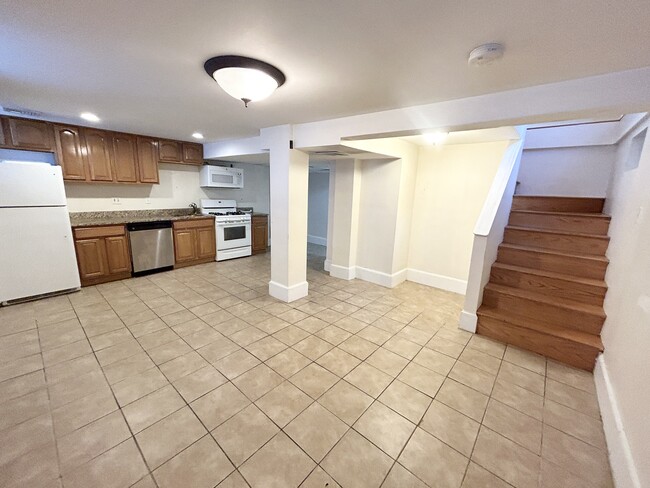 Building Photo - 1568 Tremont St Unit 1 Rental