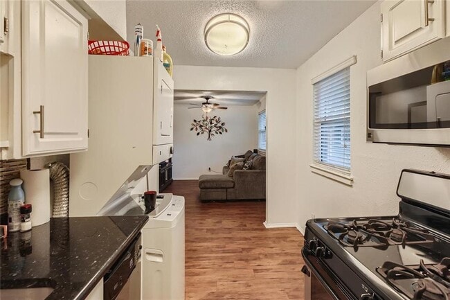 Photo - 2401 Manor Rd Unit 111