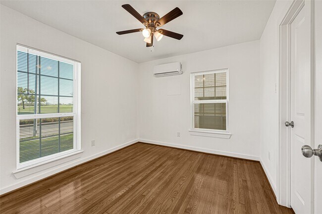 Photo - 6620 Lawndale St Unit 3