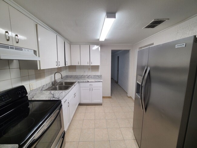 Photo - BRAND NEW RENOVATION! Spacious 5-Bed/2-Bat...