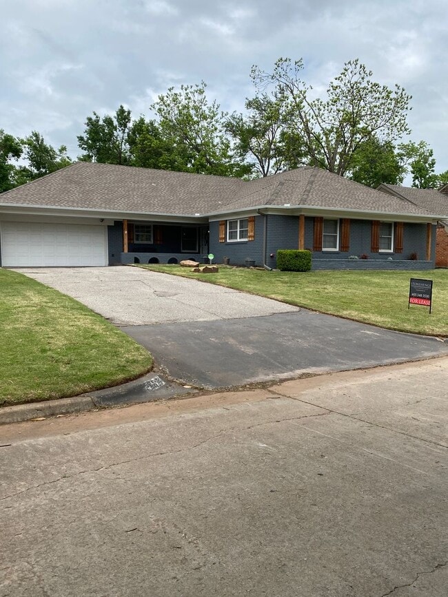 Building Photo - Executive Home in Wilemans Belle Isle