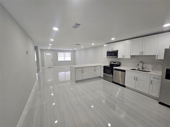 Photo - 4072 SW 51st St Unit 1