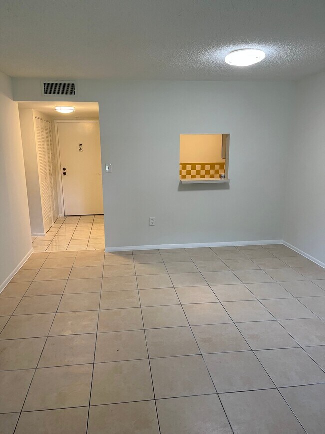 Photo - 4304 NW 9th Ave Unidad 1-A
