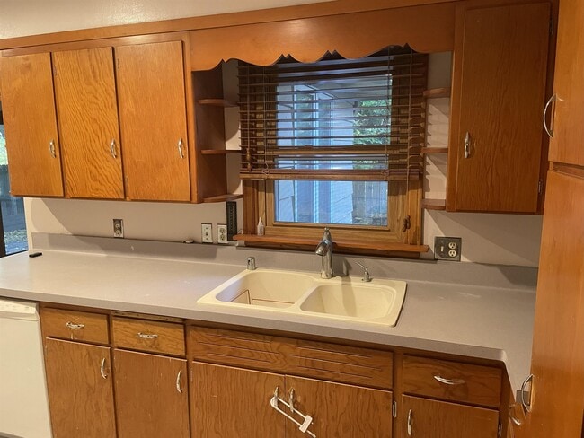 Photo - 1740 Park St