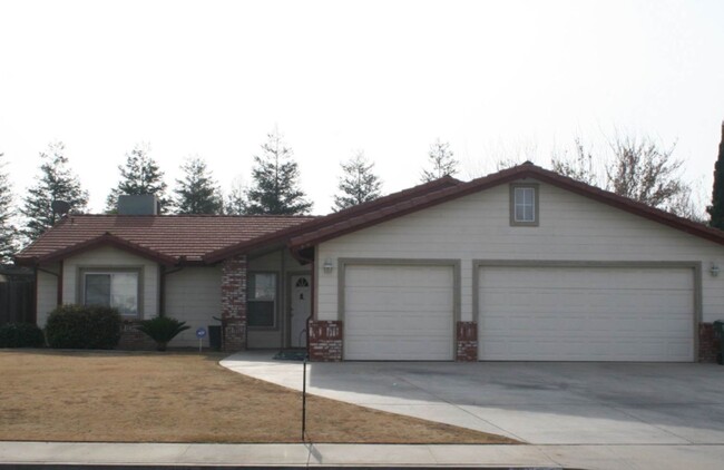 Beautiful NW home w/ SOLAR! 3bd+2ba $2,600!! - Beautiful NW home w/ SOLAR! 3bd+2ba $2,600!!