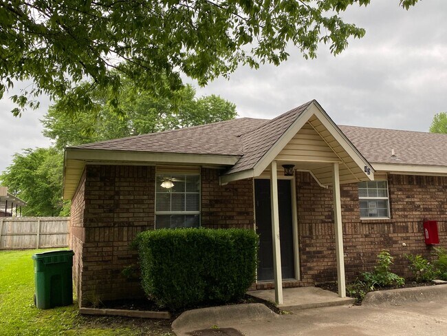 Photo - TWO BEDROOM DUPLEX IN FARMINGTON AR!!