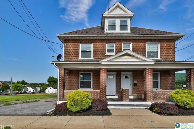 Photo - 1660 Main St