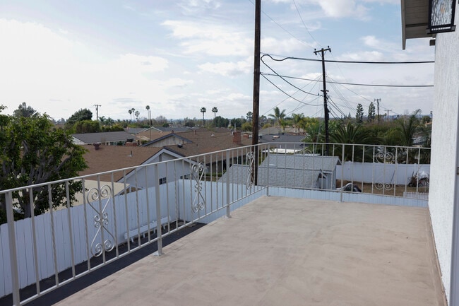 Photo - 4615 Lakeview Ave Unidad 4615