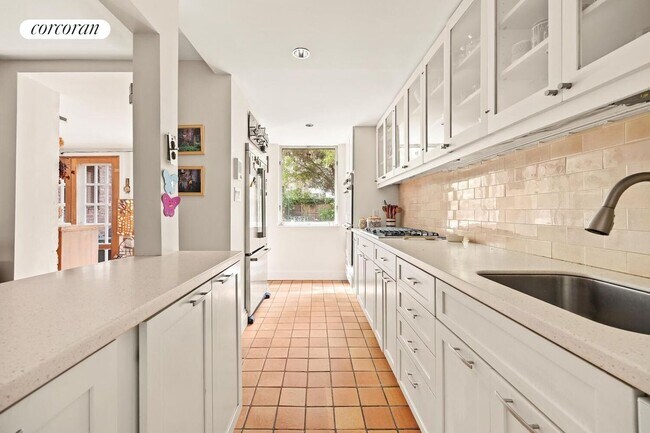 Photo - 134 W 13th St