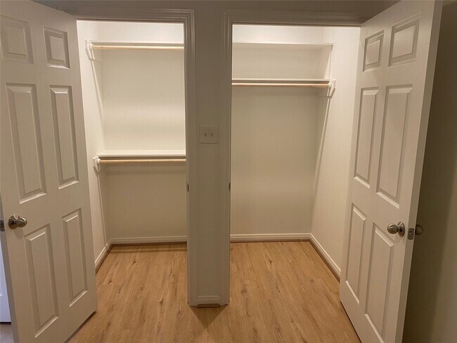 Building Photo - 3722 Putnam Dr