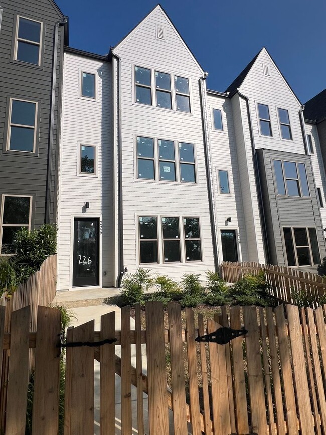 Sleek East Nashville townhome - Sleek East Nashville townhome