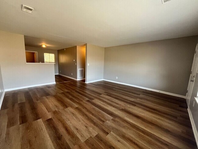 Photo - 3987 Teakwood Dr Unit B