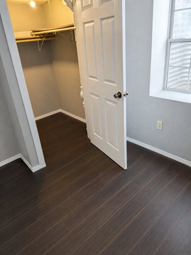 Photo - 302 Meadow Ln